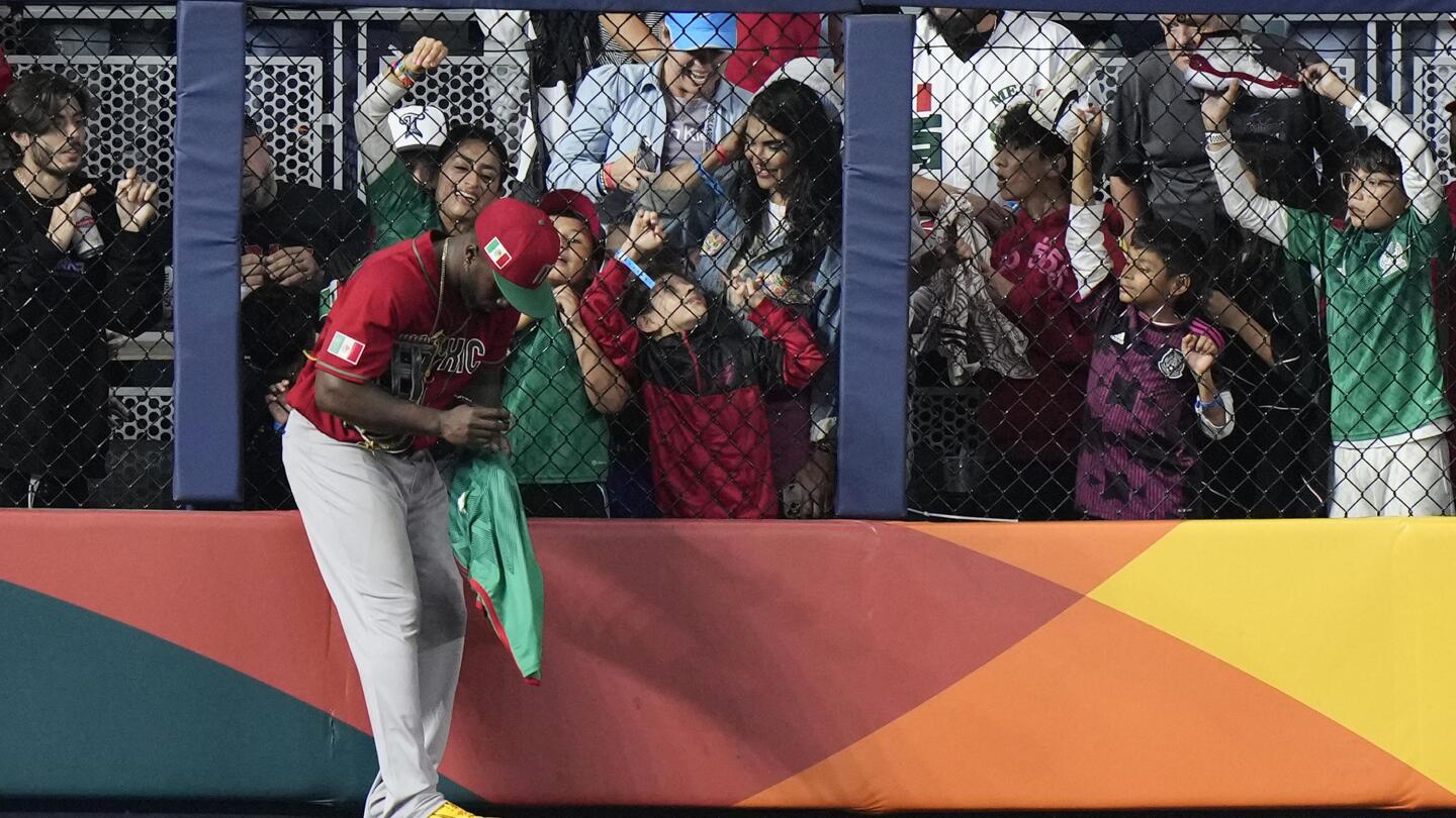 Arozarena hopes breakout WBC boosts baseball in Mexico | AP News